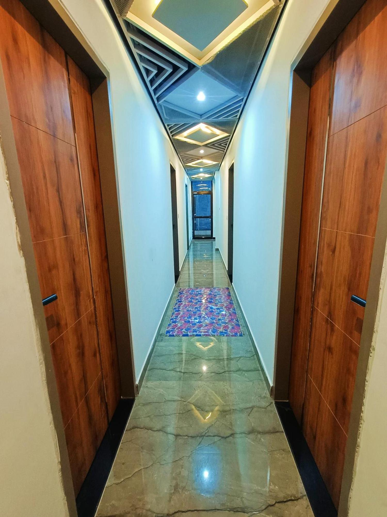 Hotel Shri Radha Rani Kripa Dham Mathura Exterior foto